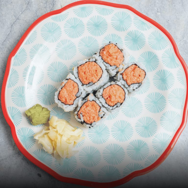 Spicy Tuna Roll: A Japanese Sushi Delight