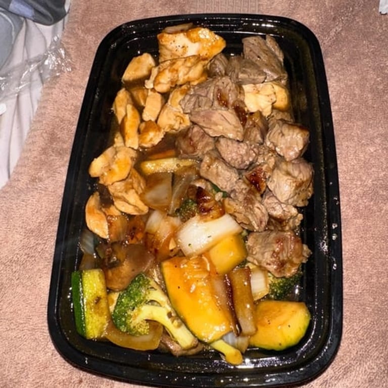 Delicious Rainbow Roll: A Sushi Favorite