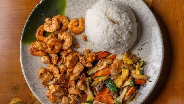 Chicken (5 Oz.) & Shrimp (5 Pieces).
